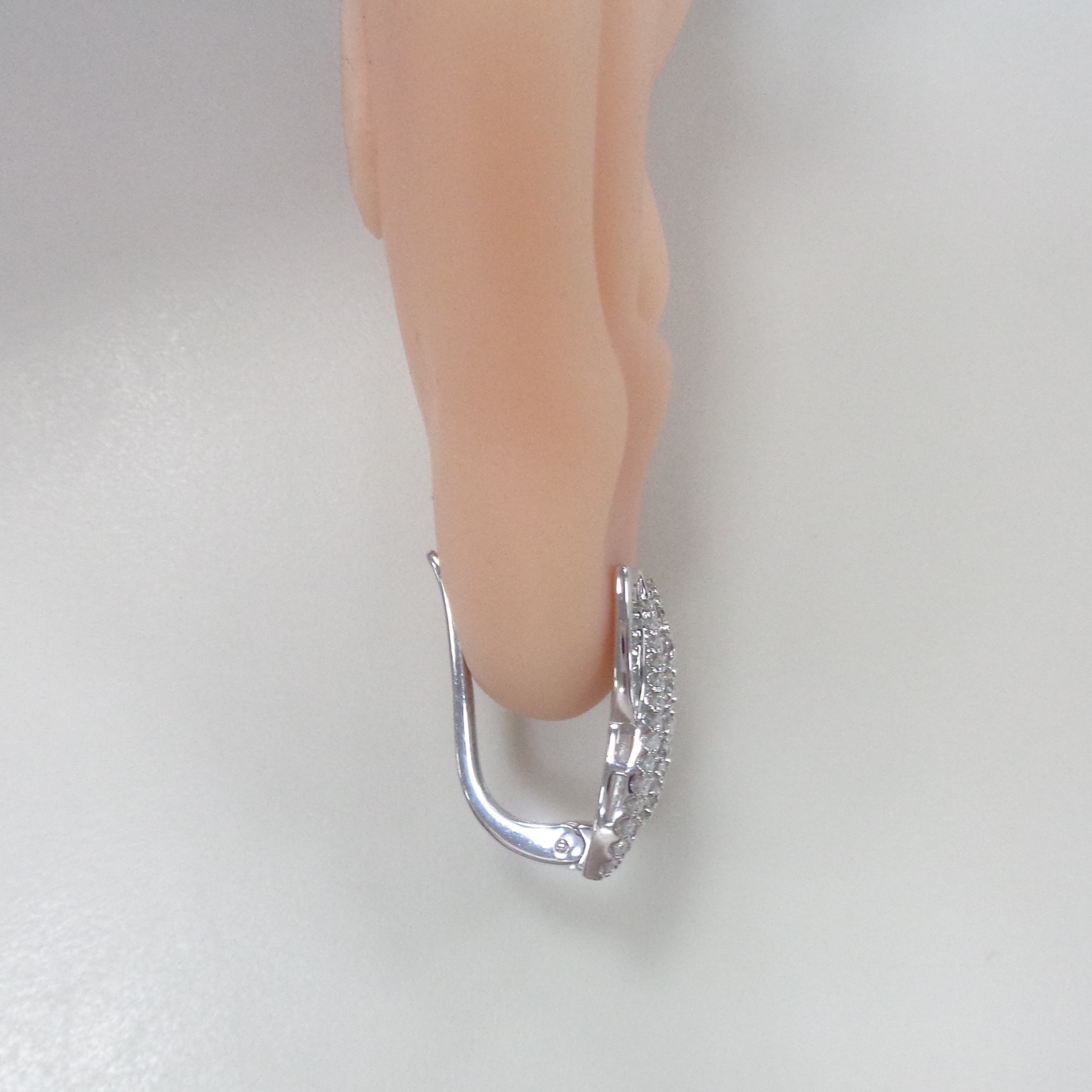 Серьги из белого золота с бриллиантами